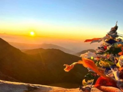 Early morning sunrise from Pikey Peak